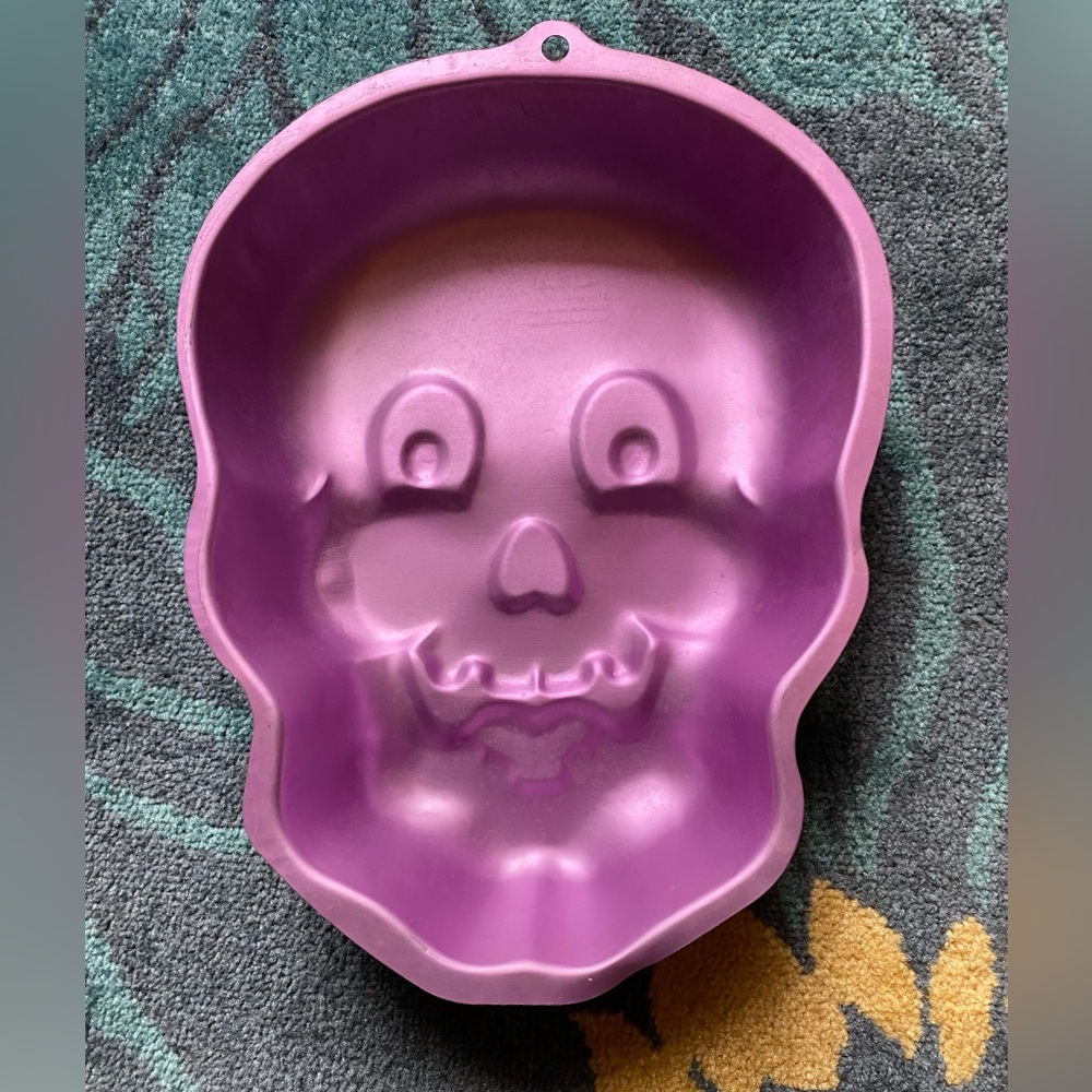 NEW Skull baking pan Be different Funny Birthday Halloween Be Festive and fun